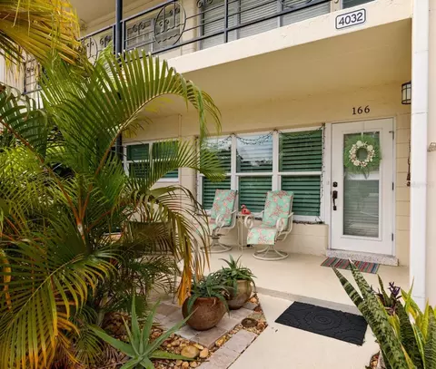 4032 57th St N #166, Kenneth City, FL 33709