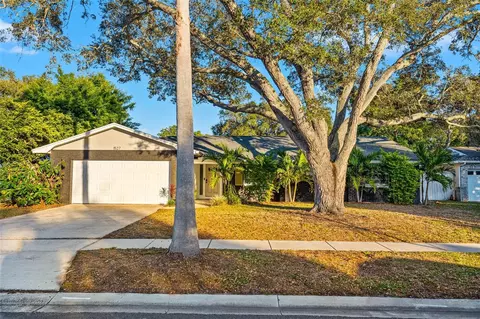 1527 Sandalwood Dr, Dunedin, FL 34698
