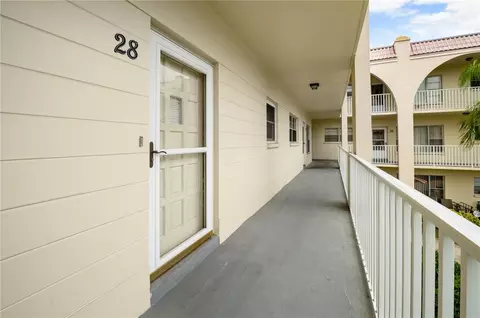 2258 World Parkway Blvd W #28, Clearwater, FL 33763