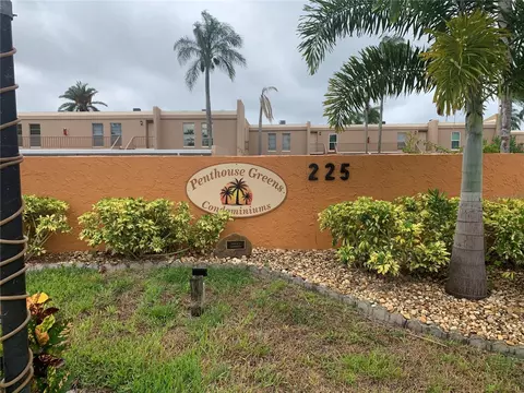225 Country Club Dr #E248, Largo, FL 33771