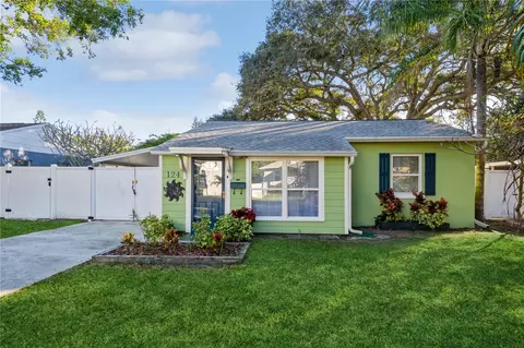124 42nd Ave NE, Saint Petersburg, FL 33703