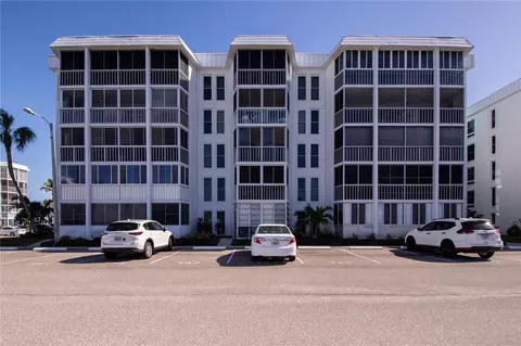 4908 38th Way S #305, Saint Petersburg, FL 33711