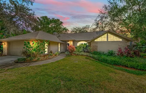 8804 Whispering Oaks Trl, New Port Richey, FL 34654