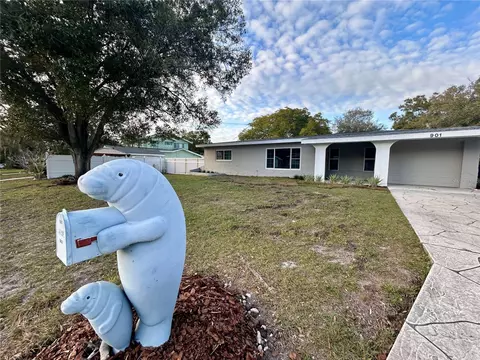 901 Bay Breeze Ter, Largo, FL 33770