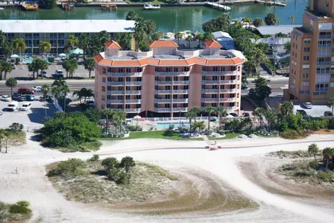 11040 Gulf Blvd #406, Treasure Island, FL 33706