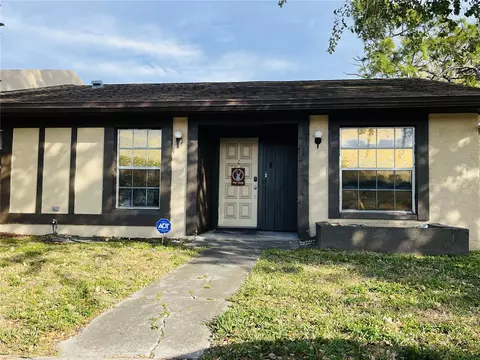 10003 88th St, Seminole, FL 33777