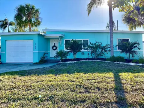 15808 3rd St E, Redington Beach, FL 33708