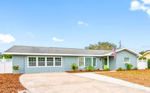 9968 136th St, Seminole, FL 33776