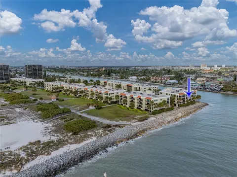 7403 Bayshore Dr #203, Treasure Island, FL 33706