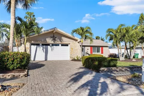 9538 118th St, Seminole, FL 33772