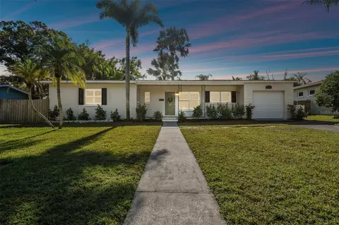 315 Barbara Cir, Belleair, FL 33756