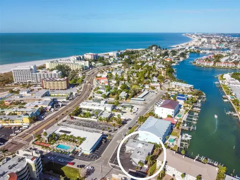 11701 1st St E #1, Treasure Island, FL 33706