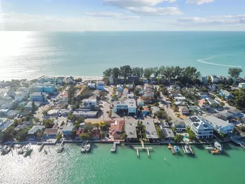 8200 Bayshore Dr #8, Treasure Island, FL 33706