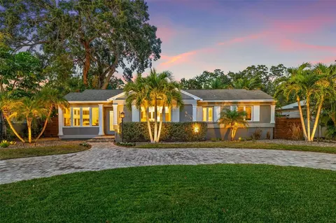 335 34th Ave NE, Saint Petersburg, FL 33704
