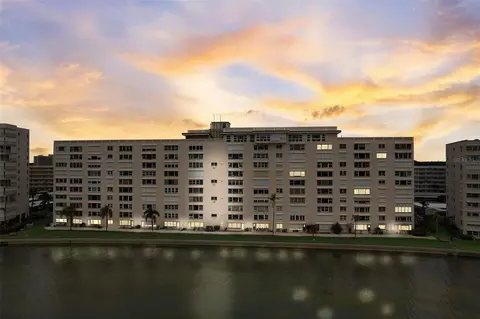 6020 Shore Blvd S #212, Gulfport, FL 33707
