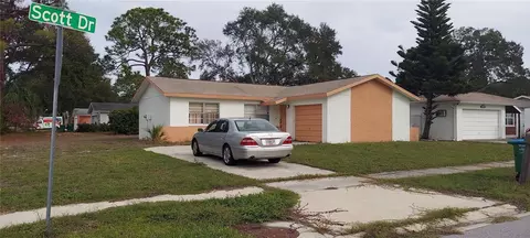 9467 Scott Dr, Seminole, FL 33777