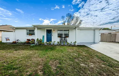7804 Treasure Pointe Dr, Port Richey, FL 34668