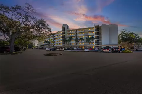 225 Country Club Dr #1202, Largo, FL 33771