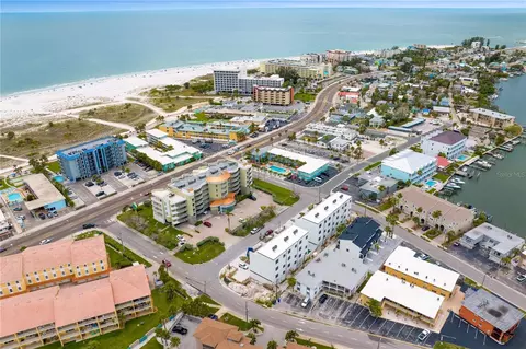 11605 1st St E #B2, Treasure Island, FL 33706