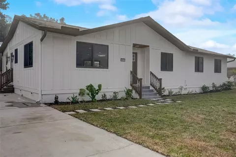 1015 65th St NW, Bradenton, FL 34209