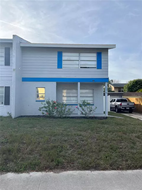 2076 Santiago Way N, Clearwater, FL 33763