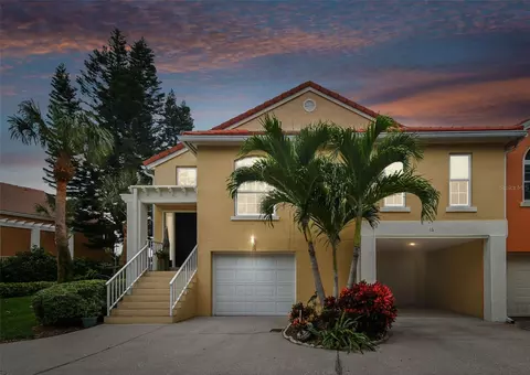 16 Crescent Pl S, Saint Petersburg, FL 33711
