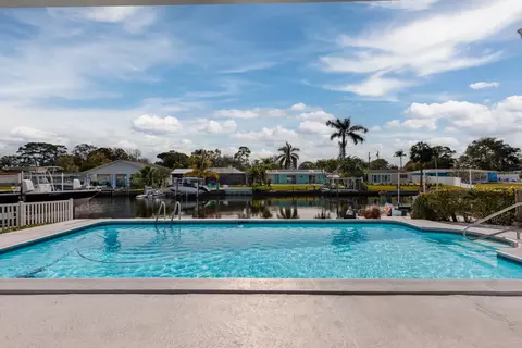 9325 1st St NE, Saint Petersburg, FL 33702