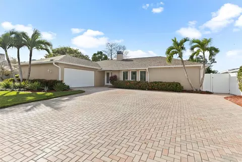 9456 133rd St, Seminole, FL 33776