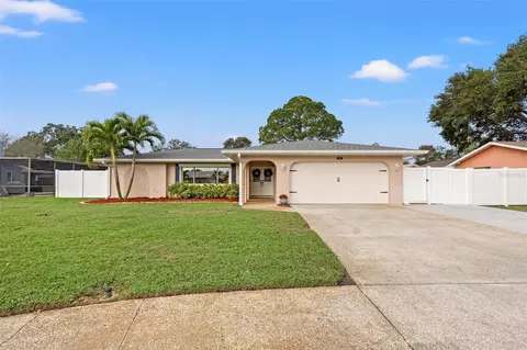 9124 135th St, Seminole, FL 33776