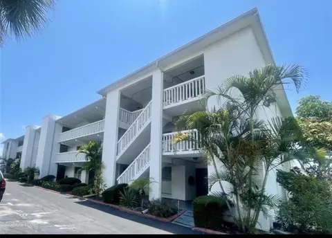 2944 W Bay Dr #205, Belleair Bluffs, FL 33770