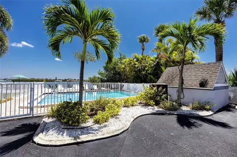 1859 Shore Dr S #102, South Pasadena, FL 33707