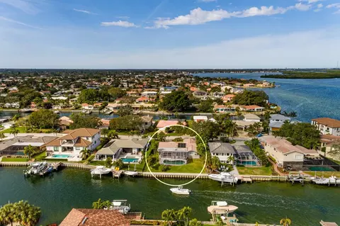 2074 Illinois Ave NE, Saint Petersburg, FL 33703