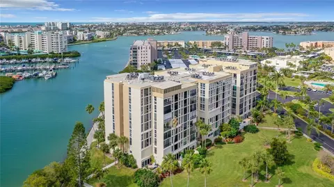 7400 Sun Island Dr S #405, South Pasadena, FL 33707