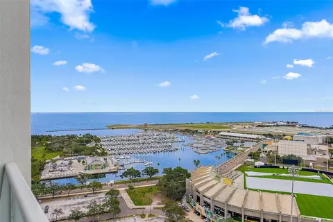 175 1st St S #2206, Saint Petersburg, FL 33701