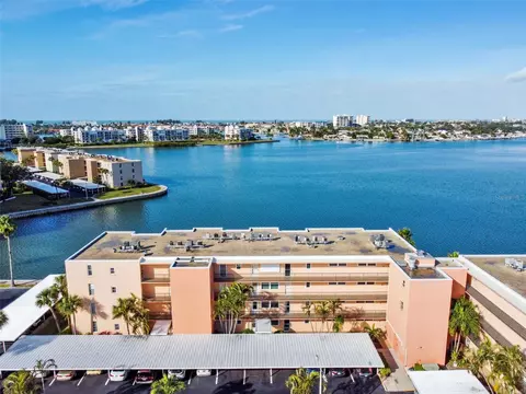 7665 Sun Island Dr S #209, South Pasadena, FL 33707