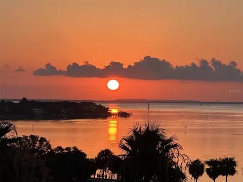 1120 N Shore Dr NE #803, Saint Petersburg, FL 33701