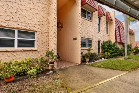 114 Buttonwood Cir #114, Seminole, FL 33777