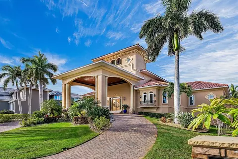 814 Columbus Dr, Tierra Verde, FL 33715