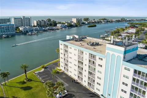 10216 Regal Dr #305, Largo, FL 33774