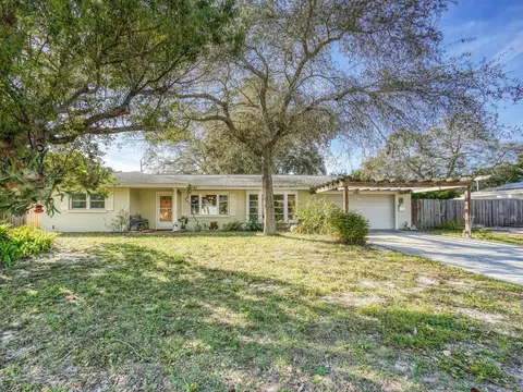 720 Manor Dr W, Dunedin, FL 34698