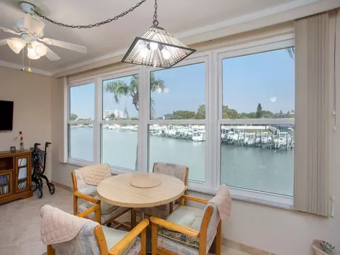5935 30th Ave S #210, Gulfport, FL 33707