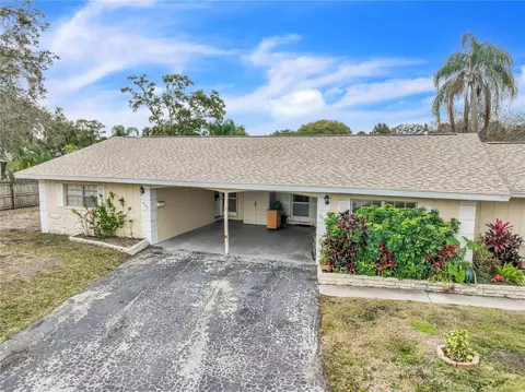 862 Lake Haven Rd, Dunedin, FL 34698