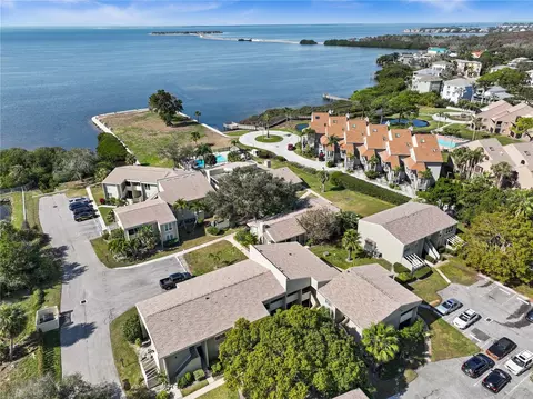642 Windrush Bay Dr #240, Tarpon Springs, FL 34689