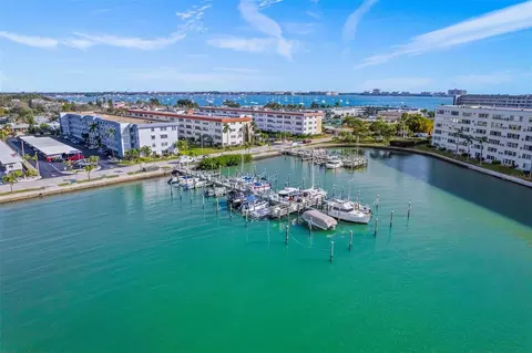 3018 59th St S #308, Gulfport, FL 33707