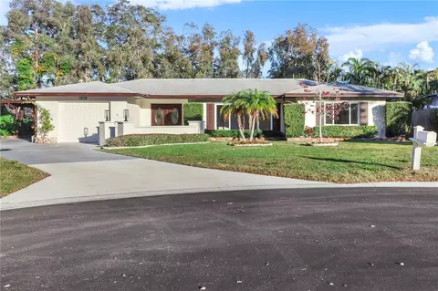 1909 Pinetree Ln, Belleair Bluffs, FL 33770