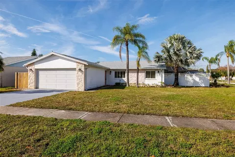 9188 107th Ave N, Seminole, FL 33777