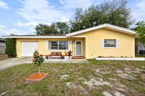 240 Regina Dr N, Largo, FL 33770
