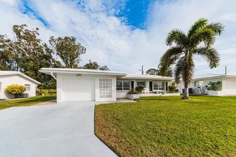 14141 90th Ave, Seminole, FL 33776