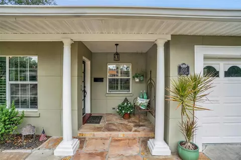 1707 Laurie Ln, Belleair, FL 33756