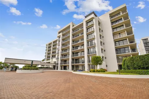 4 Belleview Blvd #207, Belleair, FL 33756